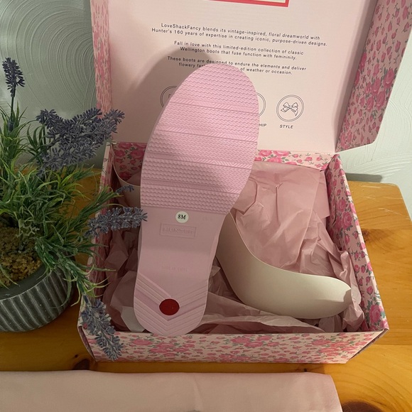 New in box: Womens Hunter x LoveShackFancy Play™ Rain Boot - Rose Heart - Picture 3 of 4
